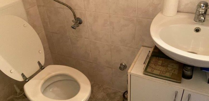 Csillaghegy legjobb utcájában pár éve épült ház gyönyörű veteményeskerttel