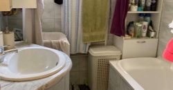 Csillaghegy legjobb utcájában pár éve épült ház gyönyörű veteményeskerttel