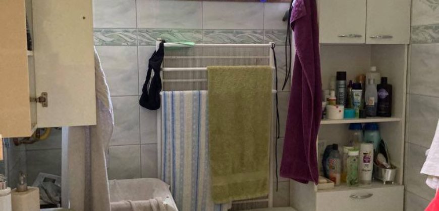 Csillaghegy legjobb utcájában pár éve épült ház gyönyörű veteményeskerttel