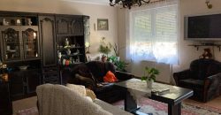 Csillaghegy legjobb utcájában pár éve épült ház gyönyörű veteményeskerttel