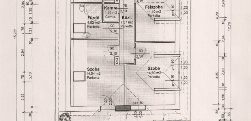 Eladó napelemes ház medencével és egyéb különleges megoldásokkal