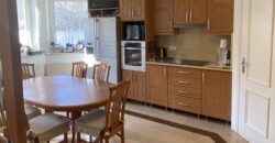 Eladó napelemes ház medencével és egyéb különleges megoldásokkal