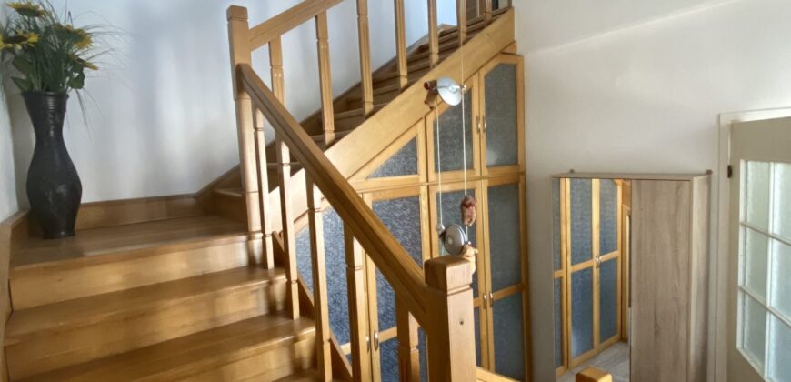 Eladó napelemes ház medencével és egyéb különleges megoldásokkal