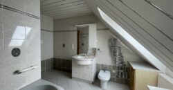 Eladó napelemes ház medencével és egyéb különleges megoldásokkal