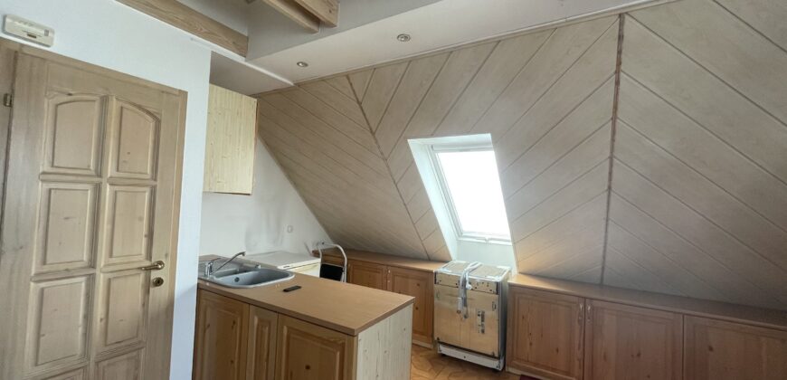 Eladó napelemes ház medencével és egyéb különleges megoldásokkal