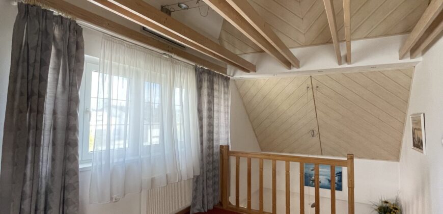 Eladó napelemes ház medencével és egyéb különleges megoldásokkal